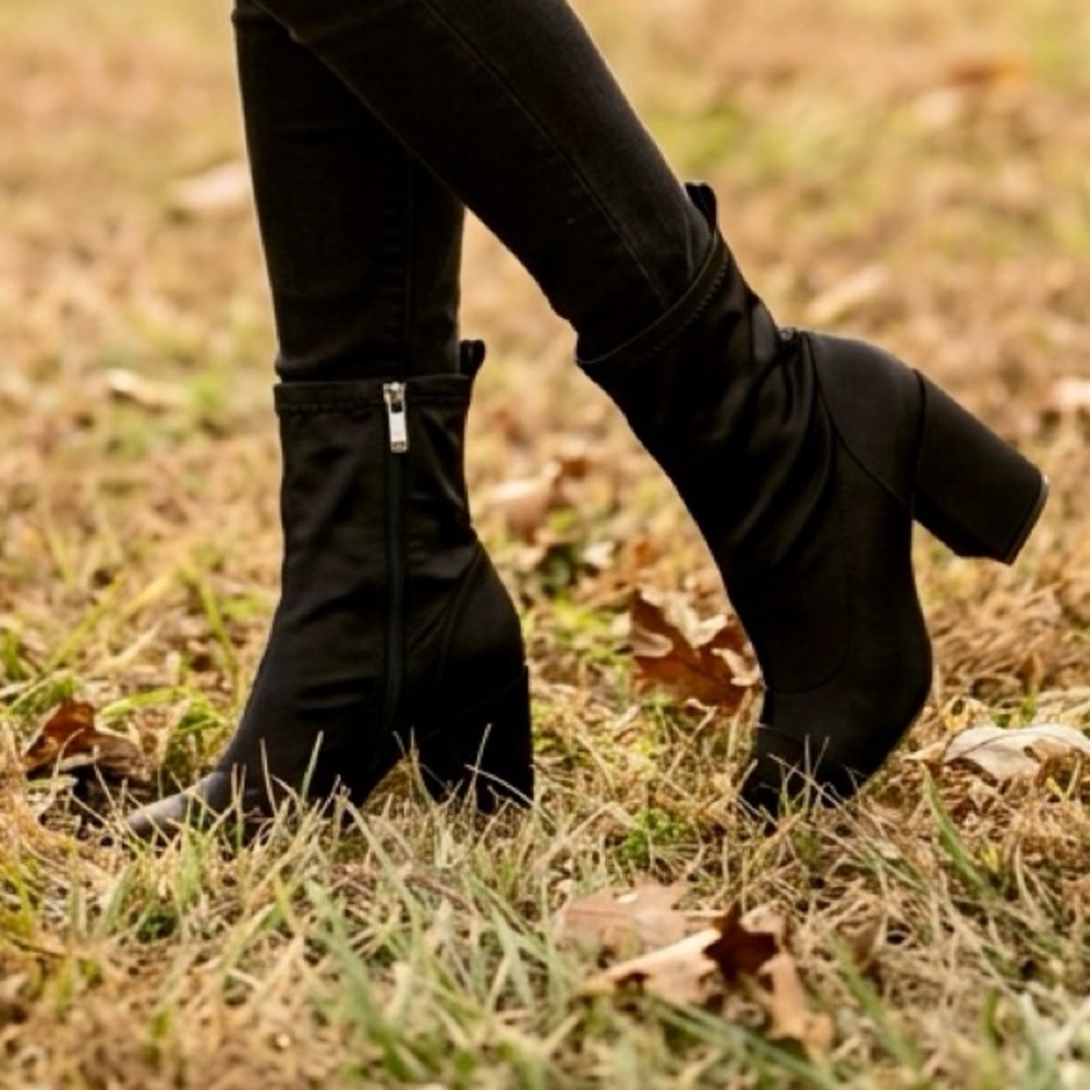 NWT Marc Fisher black booties stretch fabric Retail is $179 - Picture 2 of 12